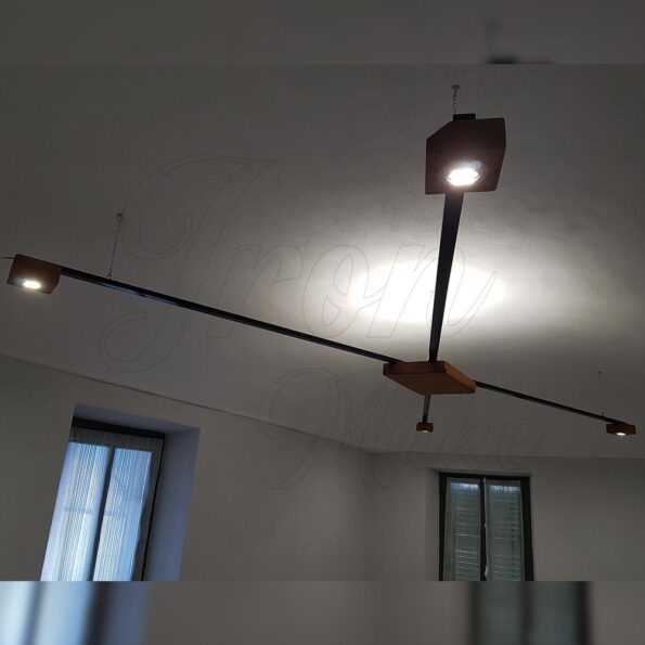 lampadario-ferro-legno cross2