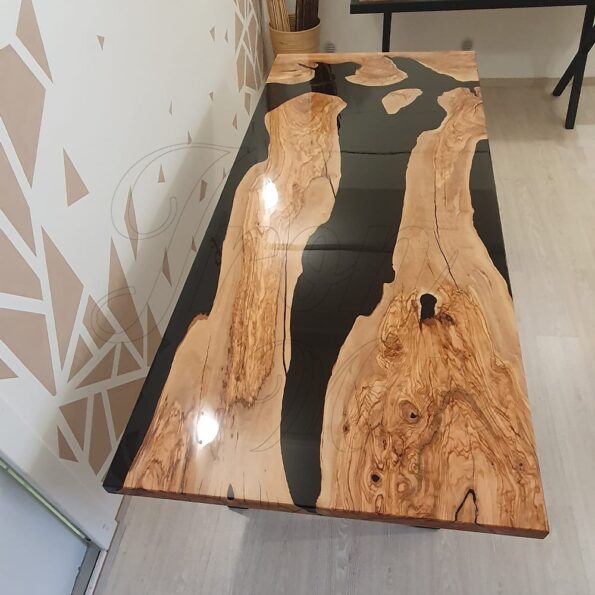 tavolo-in-legno-e-resina-nebula10
