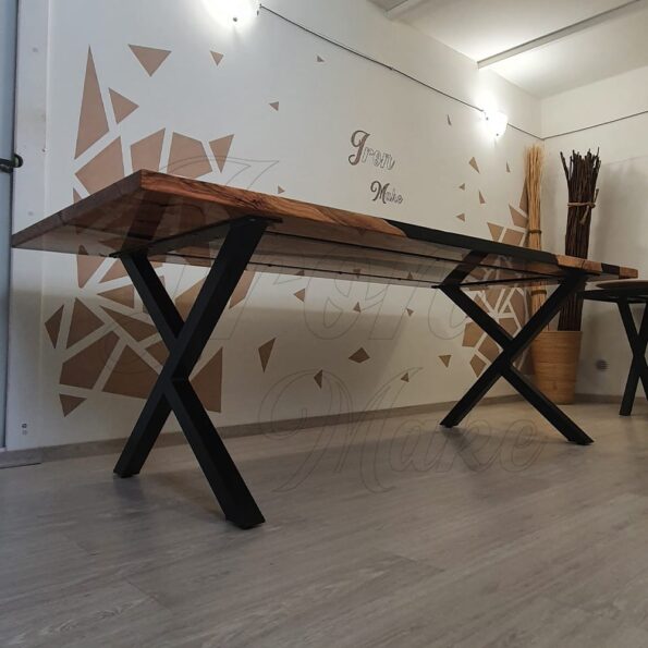 tavolo-in-legno-e-resina-nebula3