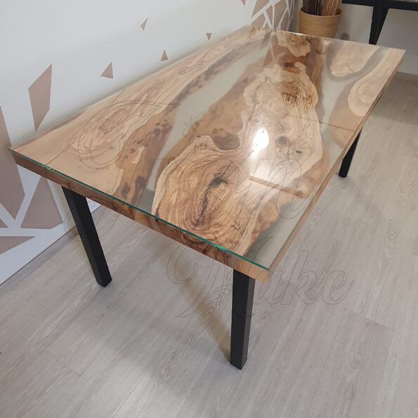 tavolo-in-legno-e-resina-aura1