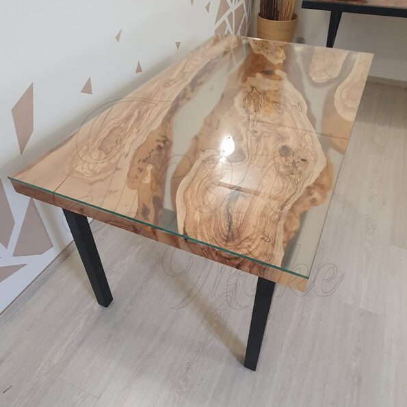 tavolo-in-legno-e-resina-aura8