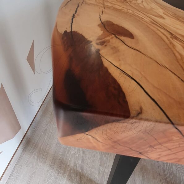 tavolo-in-legno-e-resina-febe3