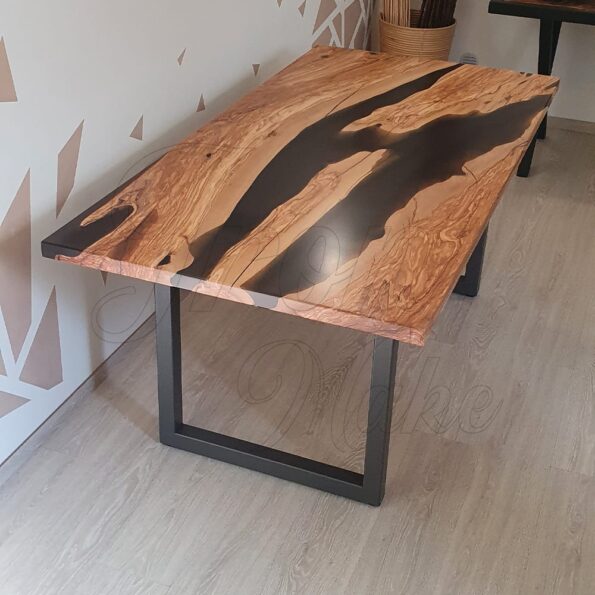 tavolo-in-legno-e-resina-morpheus1