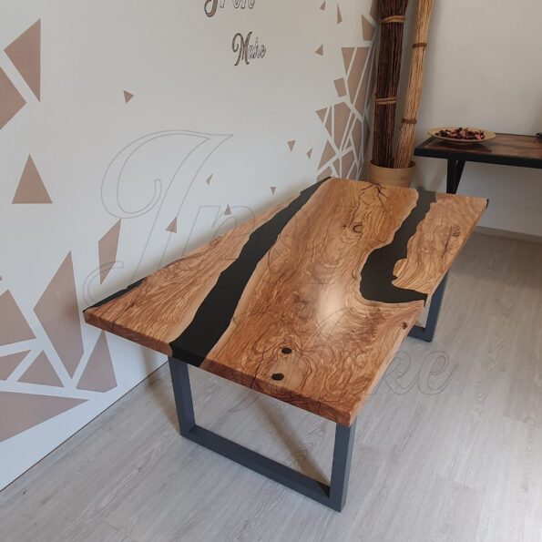 tavolo-in-legno-e-resina-eris2