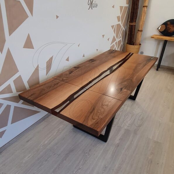 tavolo-in-legno-e-resina-simons1