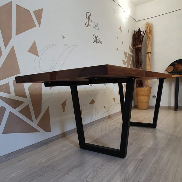 tavolo-in-legno-e-resina-simons3