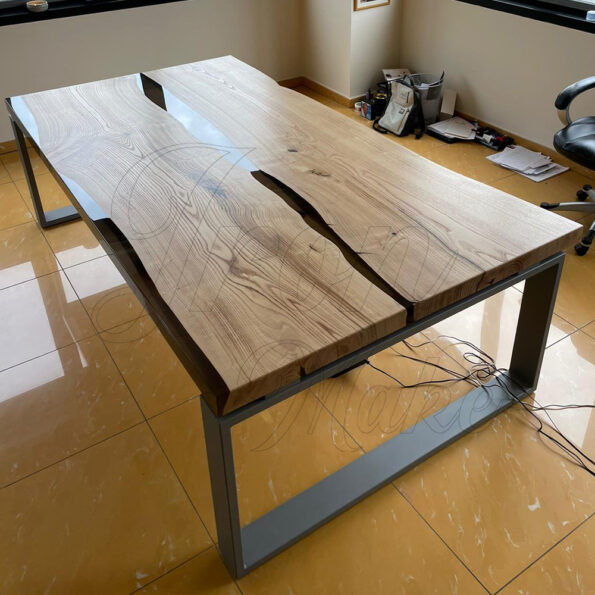 tavolo-in-legno-e-resina-colossus1