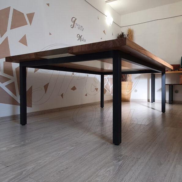 tavolo-in-legno-e-resina-leyline2