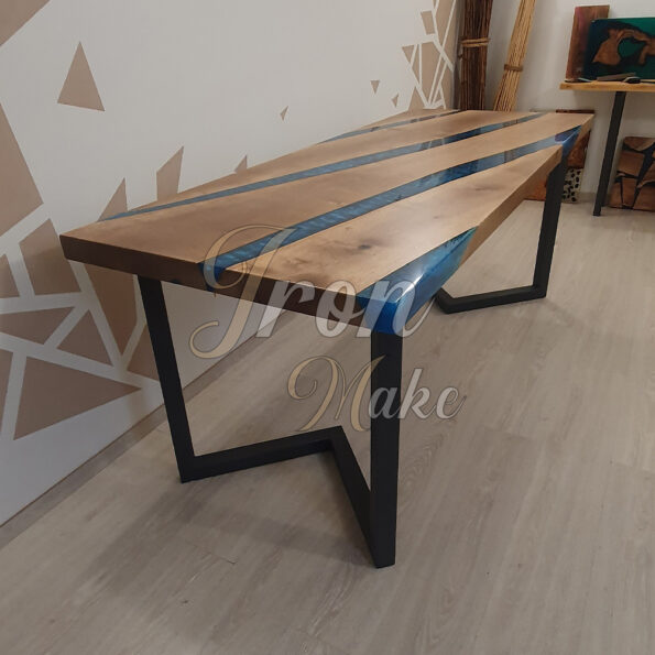tavolo in legno e resina-parallel11