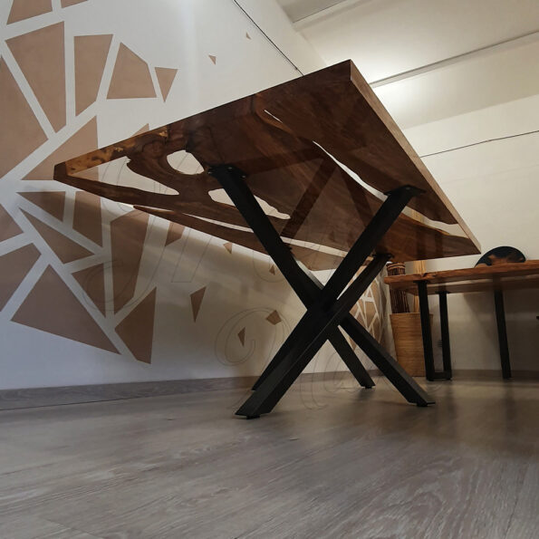 tavolo-in-legno-e-resina-wonder3