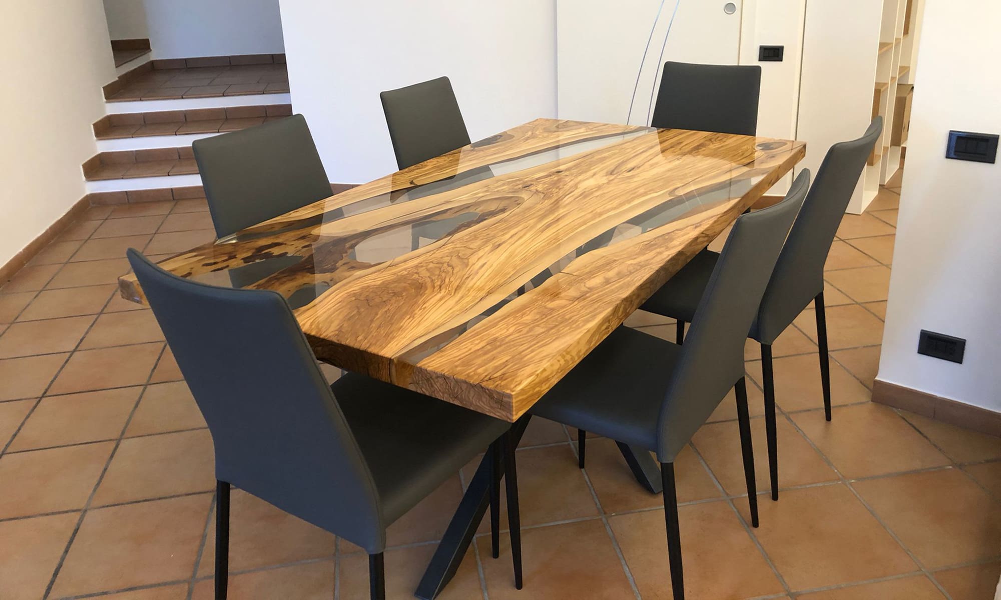 Tavolo-legno-e-resina-Wonder-Iron-Make