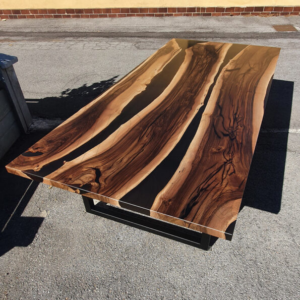 tavolo-in-legno-e-resina-bacon2