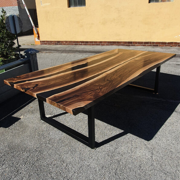 tavolo-in-legno-e-resina-bacon3