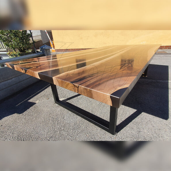 tavolo-in-legno-e-resina-bacon4