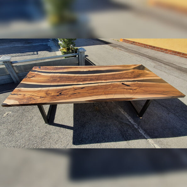 tavolo-in-legno-e-resina-bacon6