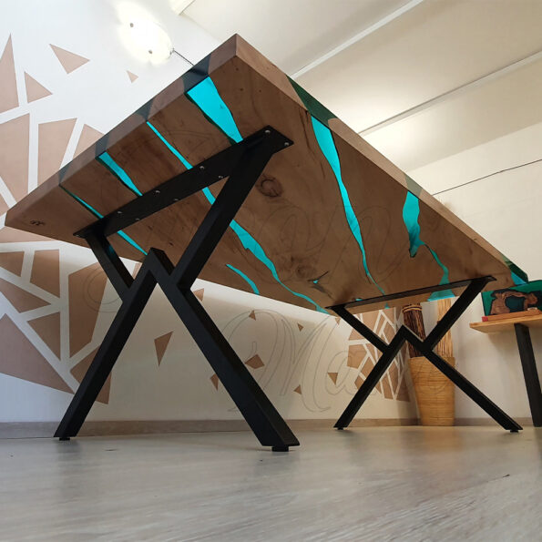 tavolo-in-legno-e-resina-wildblue1