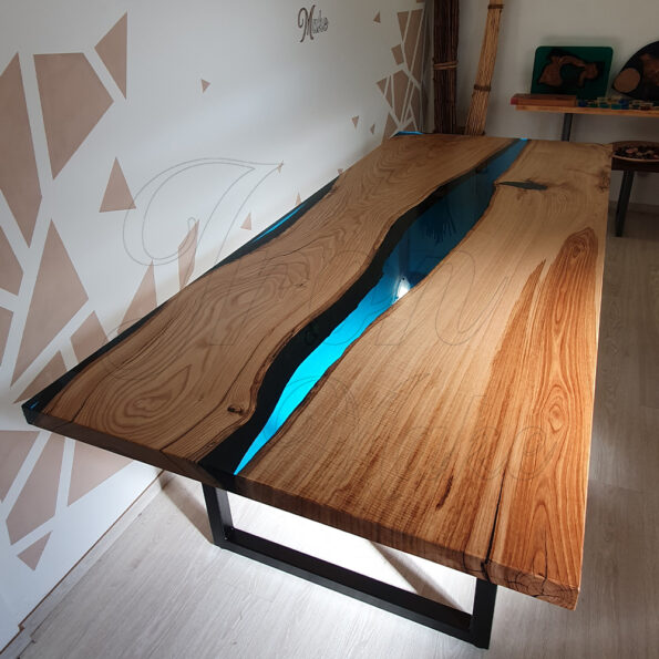 tavolo-in-legno-e-resina-crystaldrop1