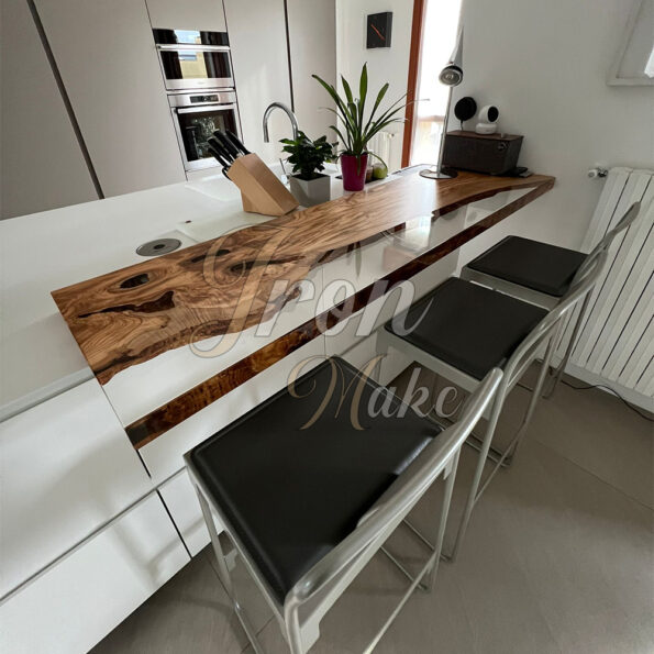 piano-snack-in-legno-e-resina-half1
