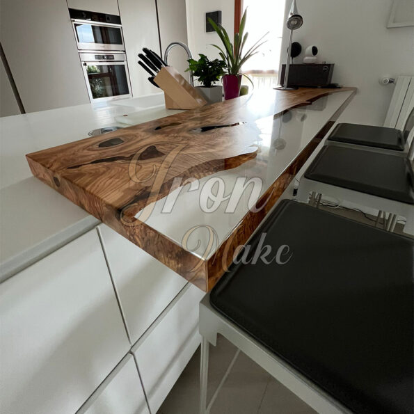 piano-snack-in-legno-e-resina-half3
