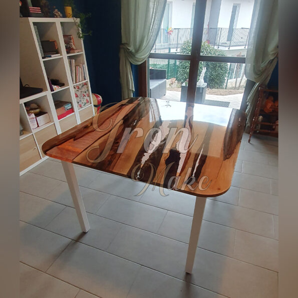 tavolo-in-legno-e-resina-abstract11