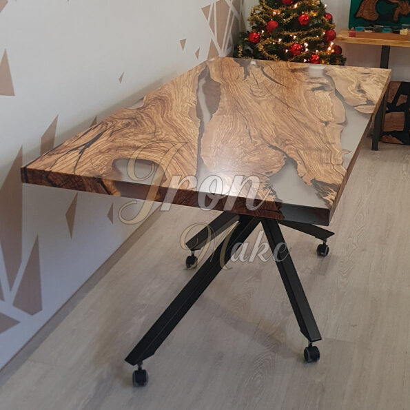 tavolo-in-legno-e-resina-frozen1