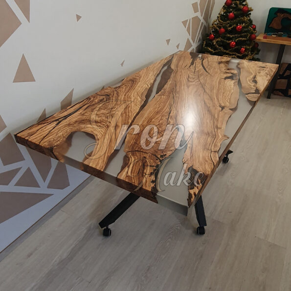 tavolo-in-legno-e-resina-frozen5