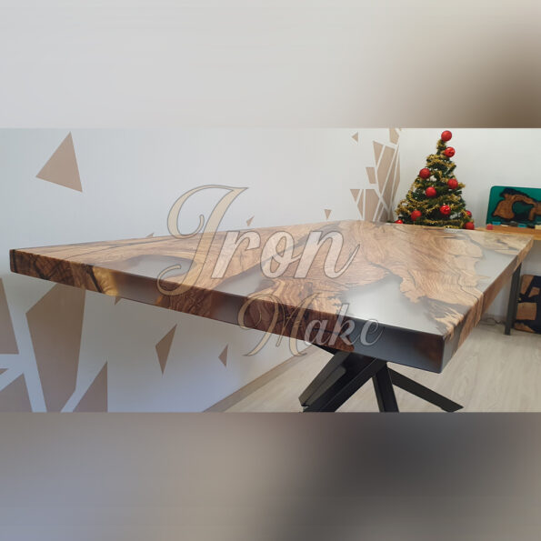 tavolo-in-legno-e-resina-frozen8