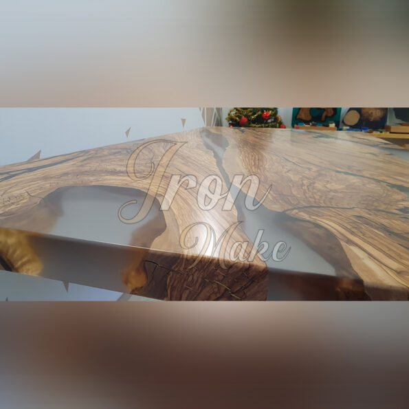 tavolo-in-legno-e-resina-frozen9