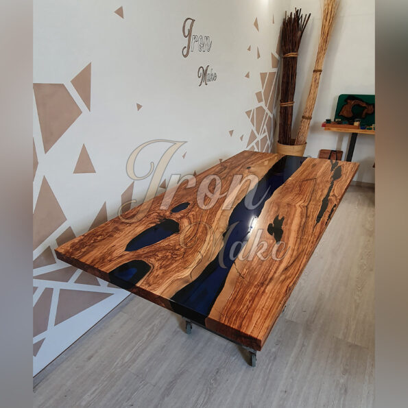 tavolo-in-legno-e-resina-night1