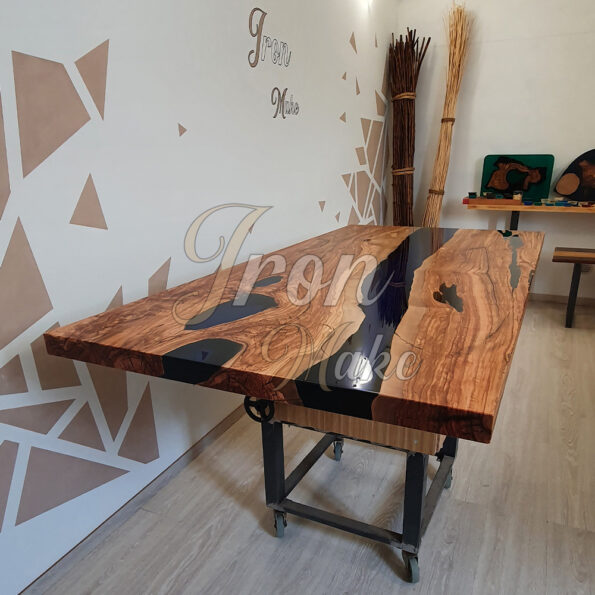 tavolo-in-legno-e-resina-night3
