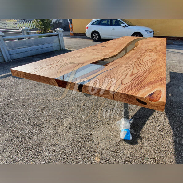 tavolo-in-legno-e-resina-superior3