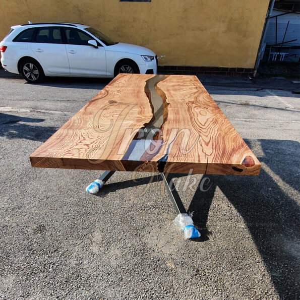 tavolo-in-legno-e-resina-superior5