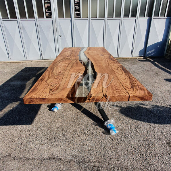 tavolo-in-legno-e-resina-superior7