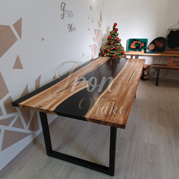 tavolo-in-legno-e-resina-teak1