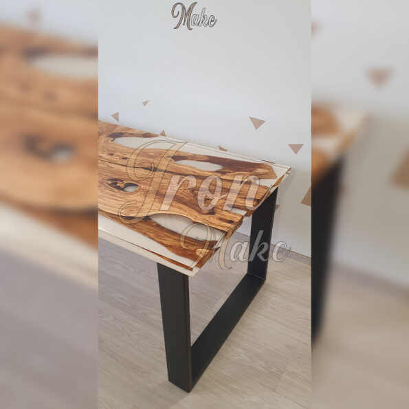 tavolo in legno e resina-dipinto10