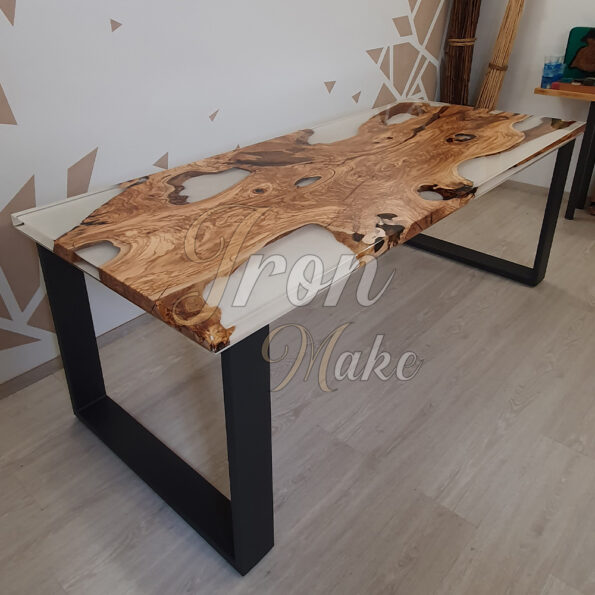 tavolo in legno e resina-dipinto14