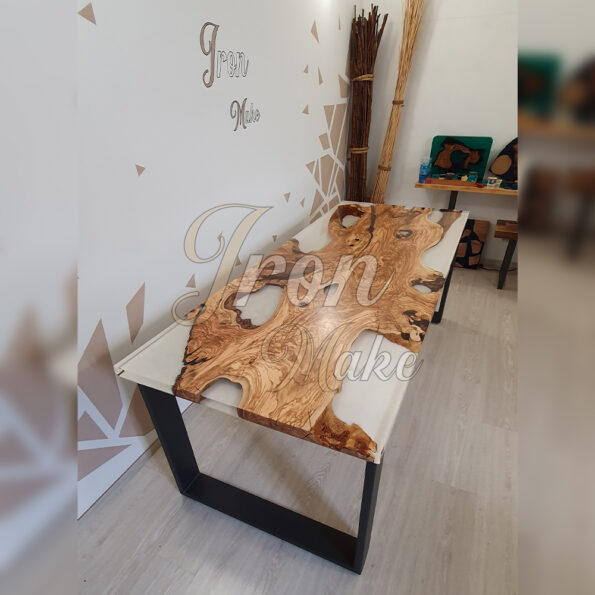 tavolo in legno e resina-dipinto18