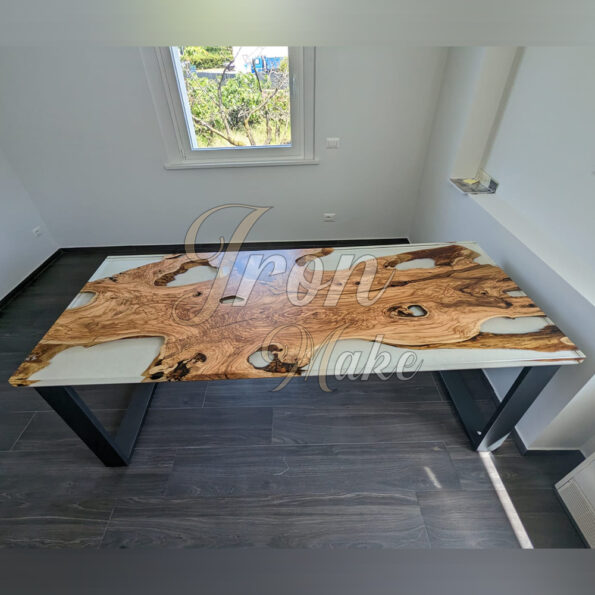 tavolo in legno e resina-dipinto2