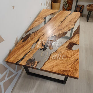 tavolo in legno e resina-arrow4