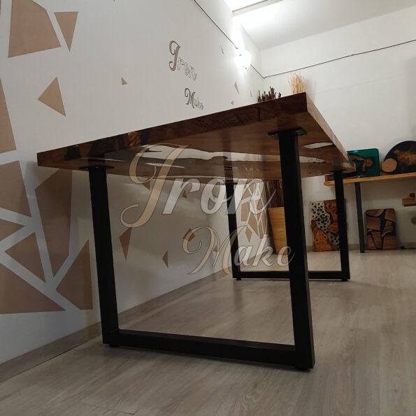 tavolo in legno e resina-arrow5