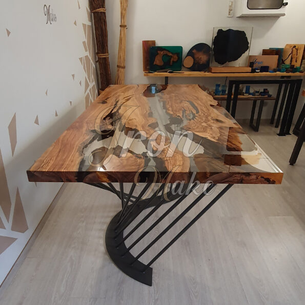 tavolo in legno e resina-delta16