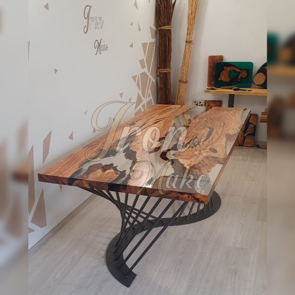 tavolo in legno e resina-delta19