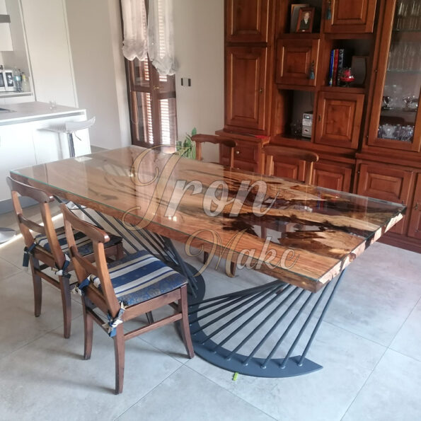 tavolo in legno e resina-delta2