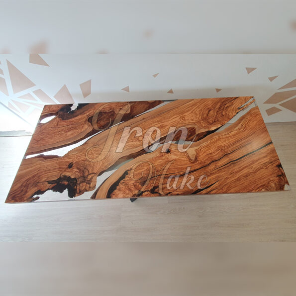 tavolo in legno e resina-grow11