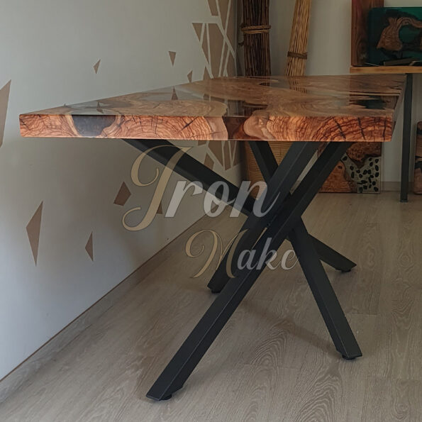 tavolo in legno e resina-grow3