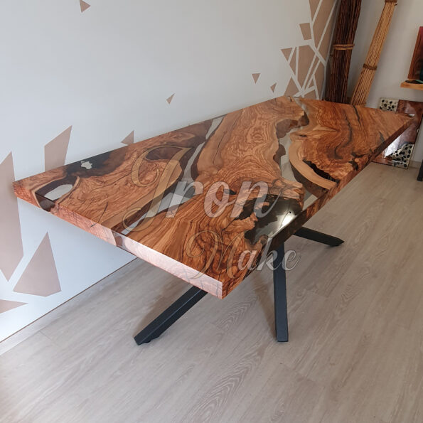 tavolo in legno e resina-grow5