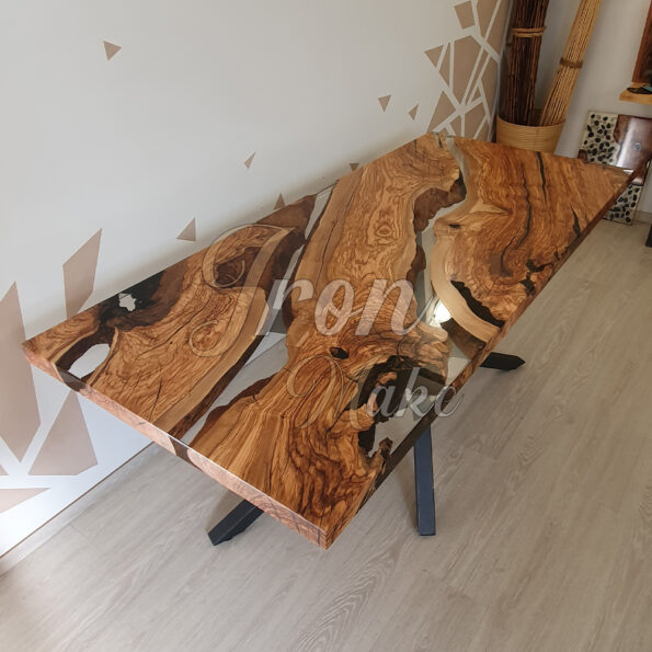 tavolo in legno e resina-grow6