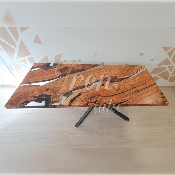 tavolo in legno e resina-grow7