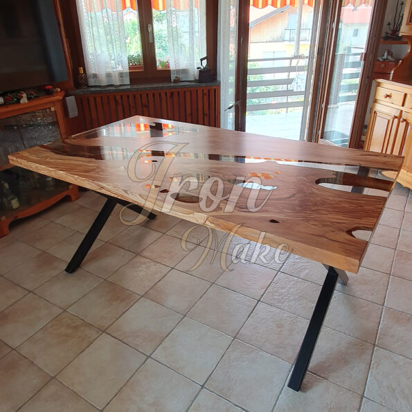 tavolo in legno e resina-haven7