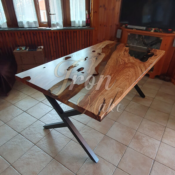 tavolo in legno e resina-haven8